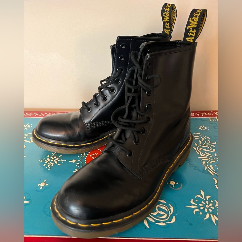 Dr. MARTENS 1460 WOMEN'S SMOOTH LEATHER LACE UP BOOTS SIZE US 9